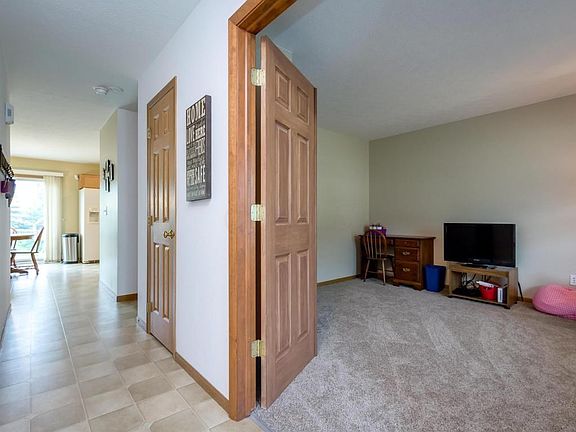 3rd image of 1188 Deansway Dr