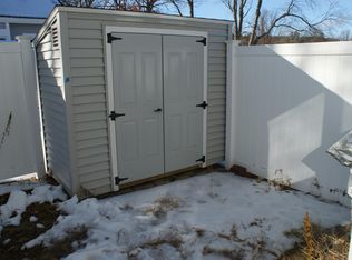26 Meadow Pond Dr, Leominster, MA 01453