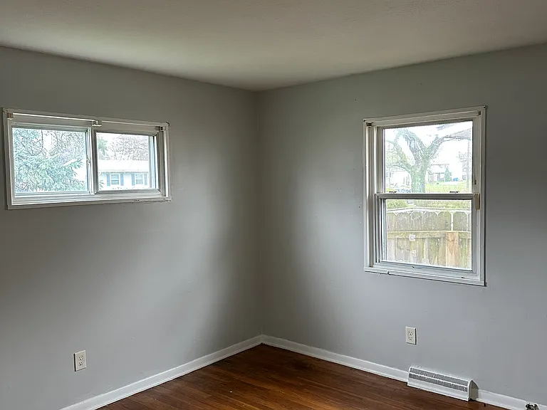 2615 Randall St — Photo 6
