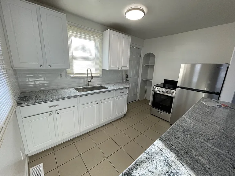 18722 Brady — Photo 3