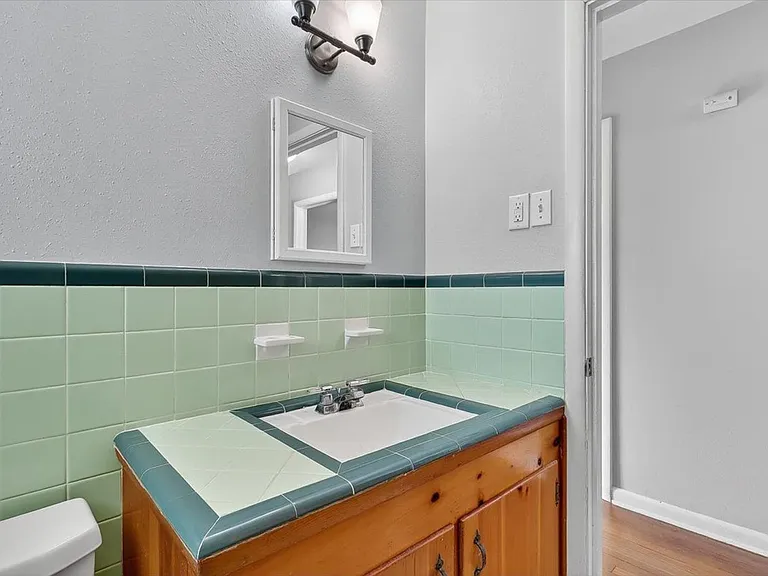 4637 Calvin Dr — Photo 21