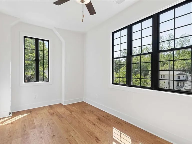 1385 Sylvan Cir NE — Photo 16