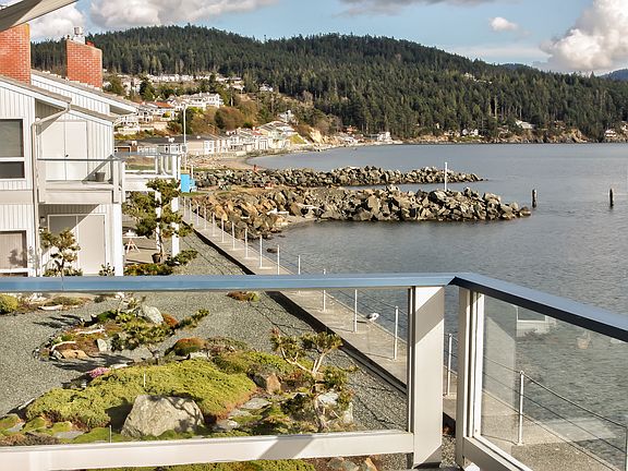 Entrance Skyline Marina