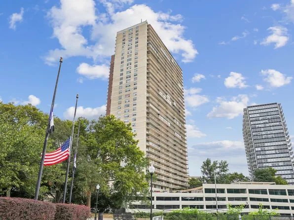 6040 Boulevard E #24F, West New York, NJ 07093