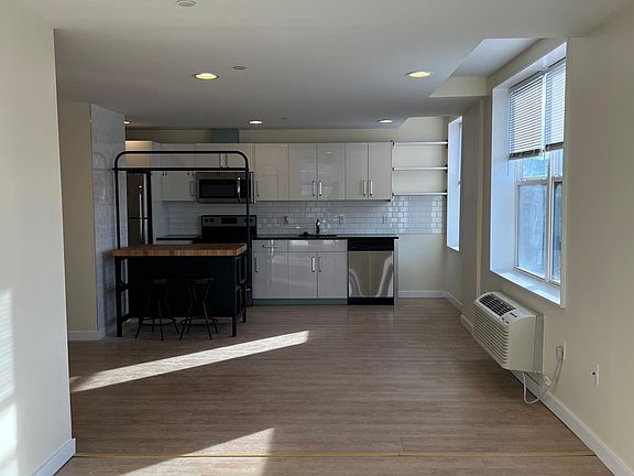3rd image of 245 S 49th St #501
