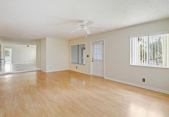 4th image of 433 Pine Glen Ln APT A-2