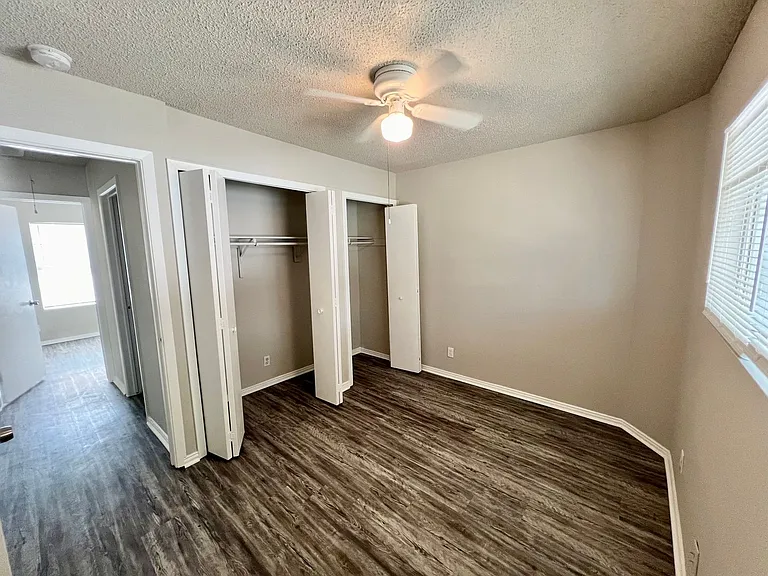 1211 Churing Dr — Photo 16