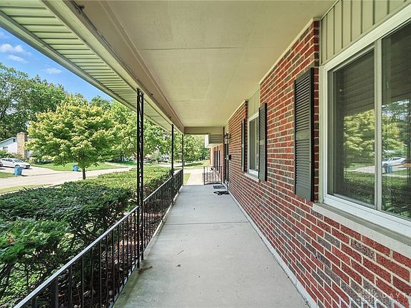 3rd image of 836 Cascade Dr