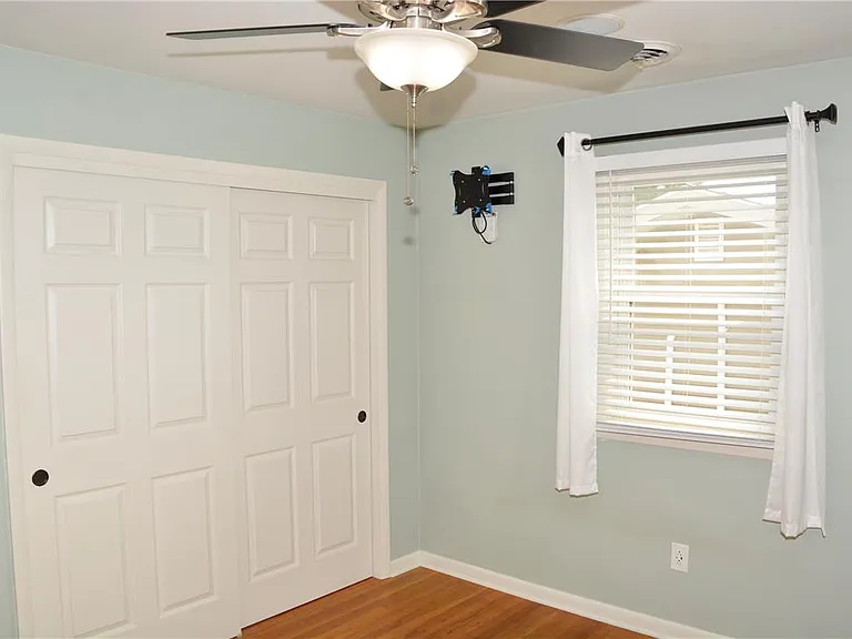 3017 Jefferson St — Photo 10