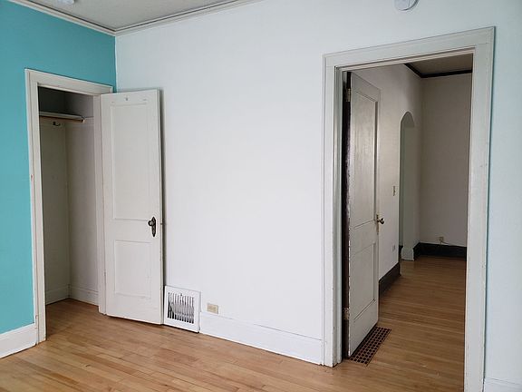 4th image of 421-423 E 5th St #35EA81763