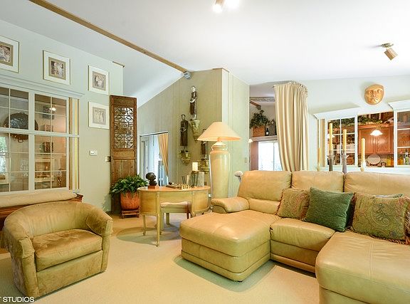 3rd image of 4633 Southhampton Dr