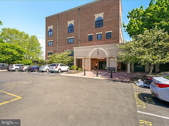 2nd image of 2 Canals End Rd APT 305