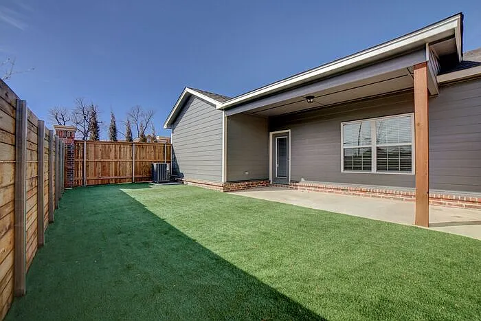 2430 W Imperial Ct — Photo 30