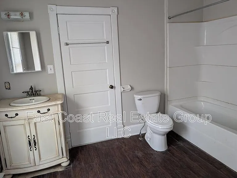 304 1/2 W Martin St — Photo 31