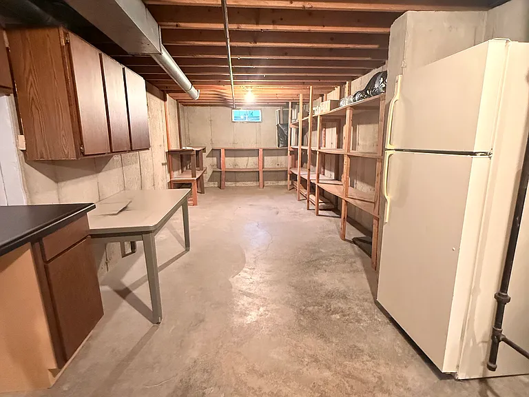 205 Hilltop Cir — Photo 23