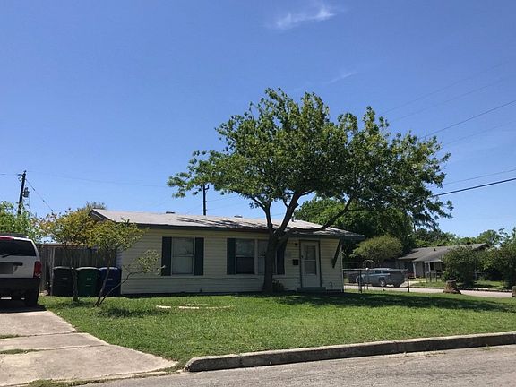 3rd image of 102 Coral Ave