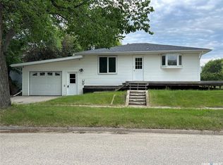 516 1st Ave E, Lampman, SK S0C1N0