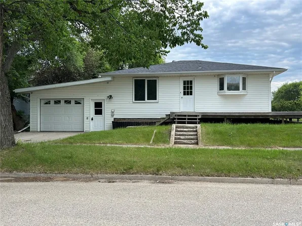516 First AVENUE E, Lampman, SK S0C 1N0