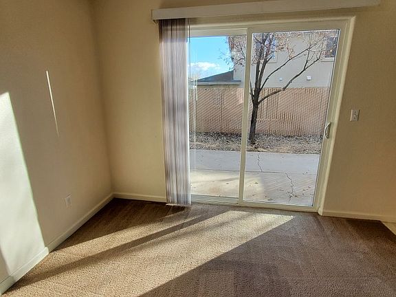 5th image of 565 Sunny Ln Unit A