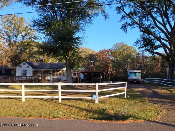 144 Plummer Cir, Jackson, MS 39212