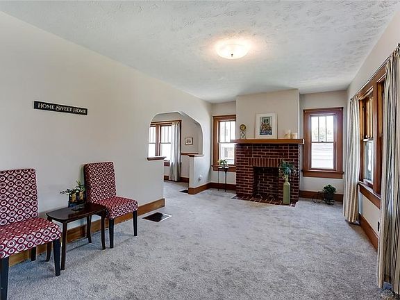 5th image of 3516 Woodbine Ave