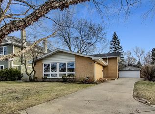 2733 Hawthorn Ln, Wilmette, IL