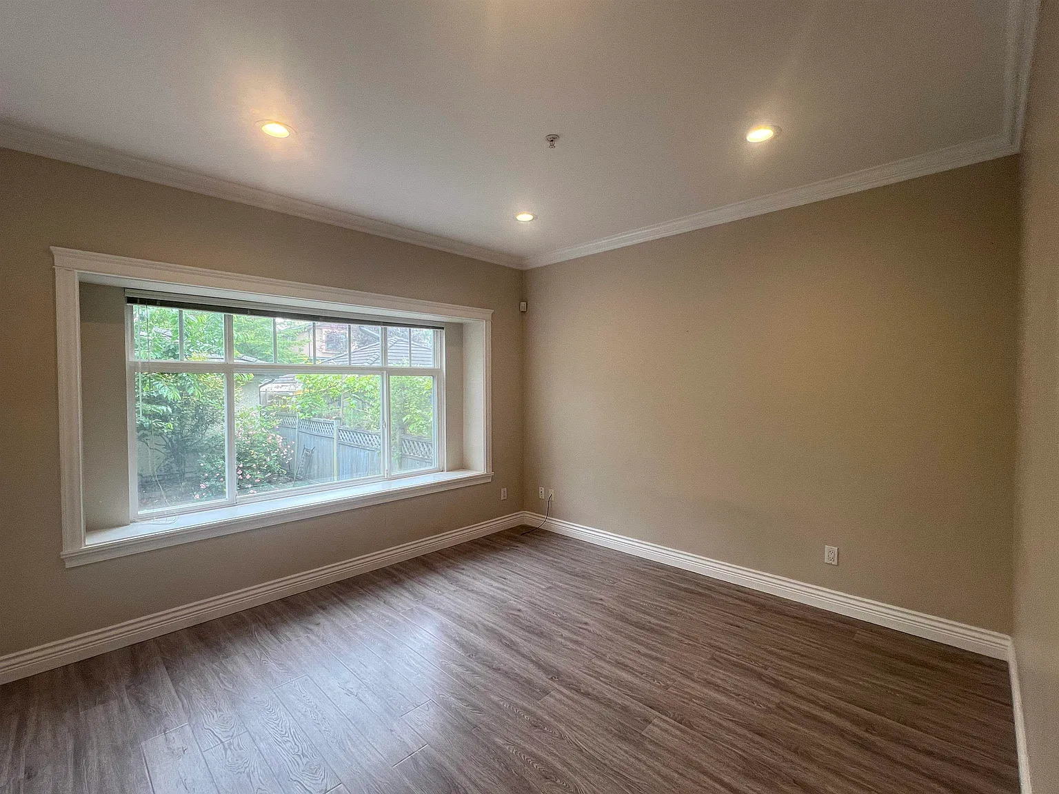 3 bed, 904 sqft, $2,950 — Photo 3