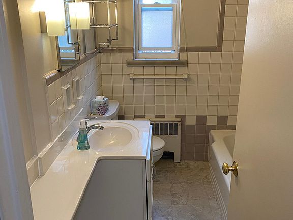 3rd image of 6945 Murray Ave #4