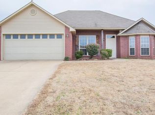 408 Apple Valley Dr, Fort Smith, AR 72908