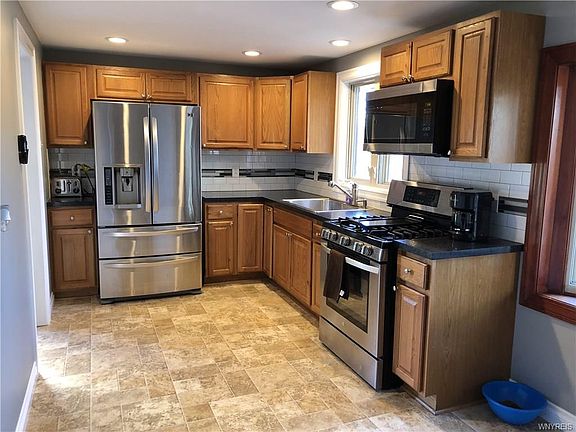 3rd image of 25 Briarlee Dr