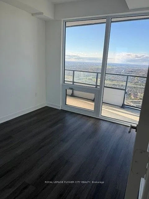M CITY 3 — Photo 4
