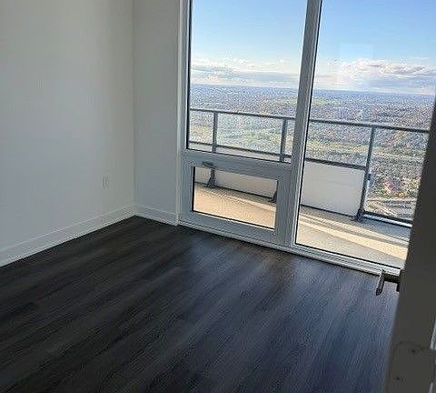 4th image of 448 SE Burnhamthorpe Rd W #4805