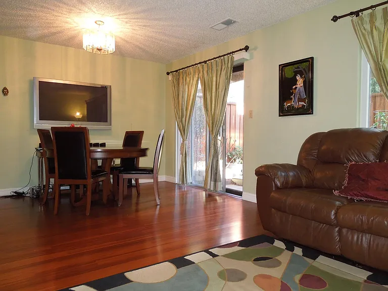 43111 Washington Cmn — Photo 3