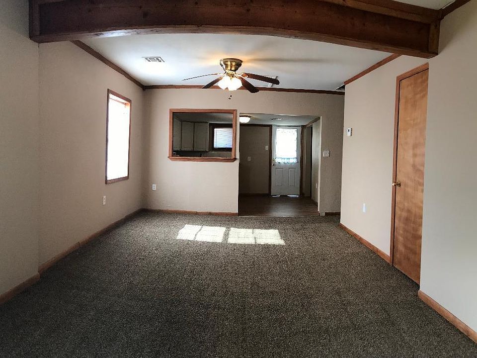 2nd image of 902 1/2 N Franklin Ave