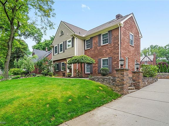 3rd image of 709 Palisades Dr