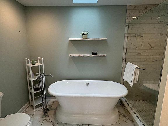 5th image of 142 Huntingdon Ct #1702