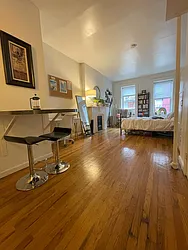 Rented by R New York