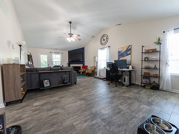 3rd image of 3829 Chancellor Dr