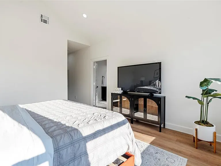 6321 Foster St — Photo 15