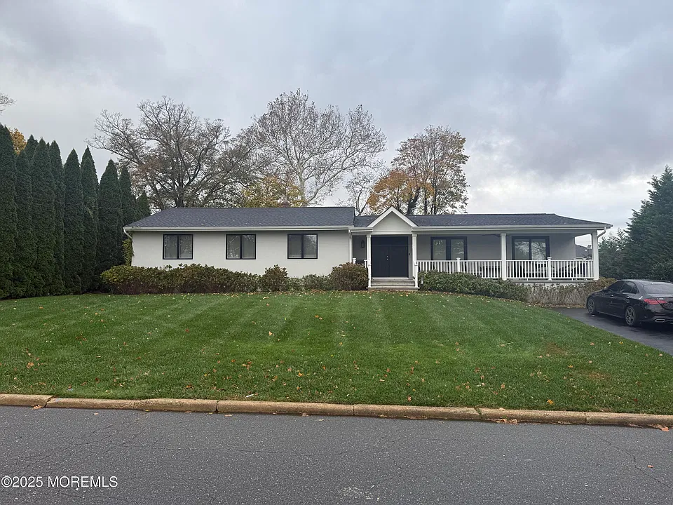 884 Red Oaks Dr