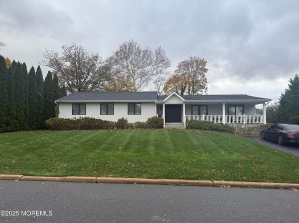 884 Red Oaks Dr