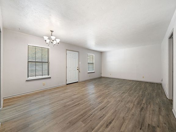 4th image of 1108 N Elm St #3