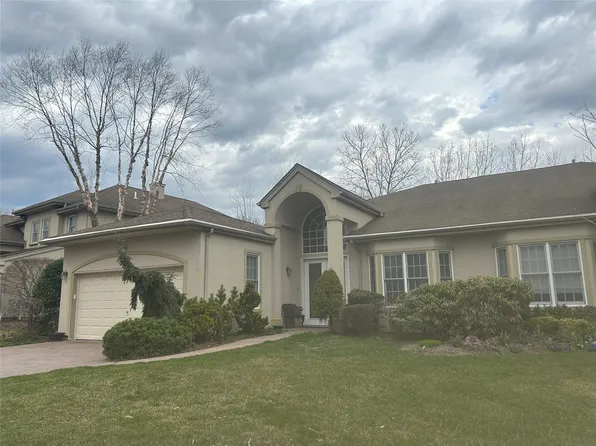 201 Montecito Crescent, Melville, NY 11747