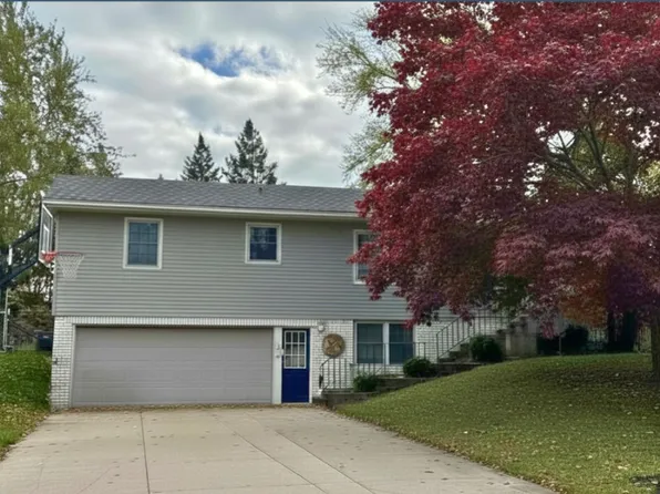 302 4th Ave NE, Byron, MN 55920