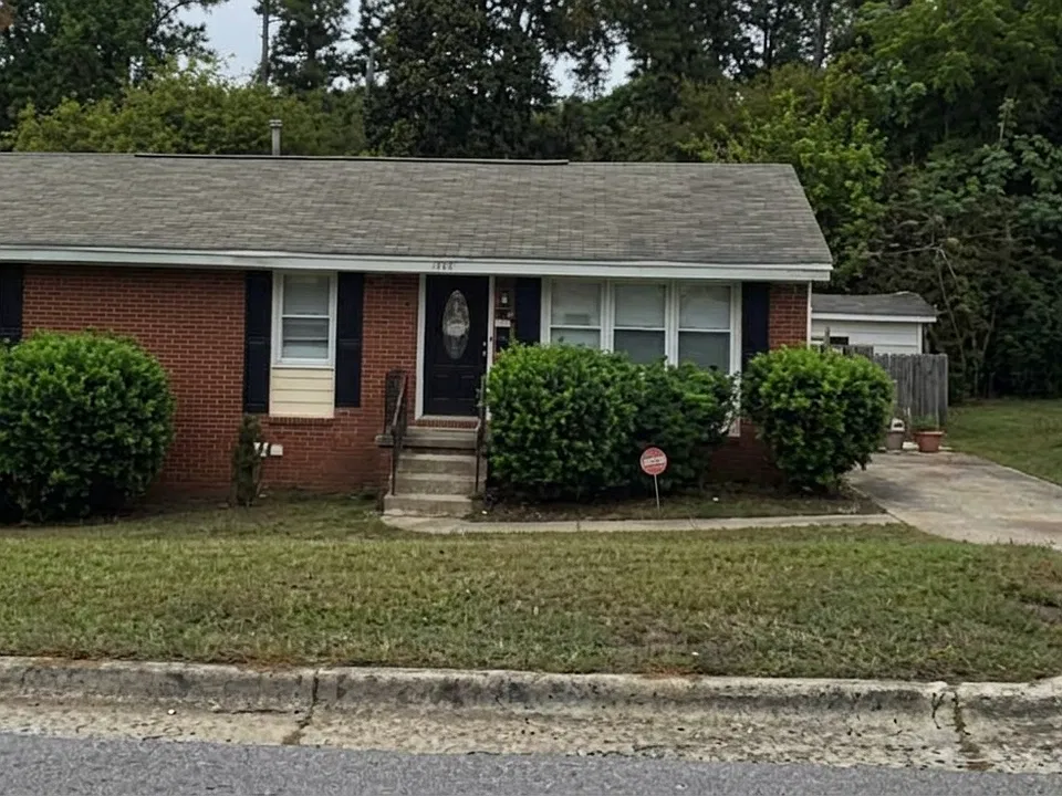 1305 N King Charles Rd