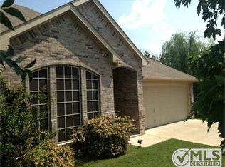 525 Kriston Dr, Azle, TX 76020