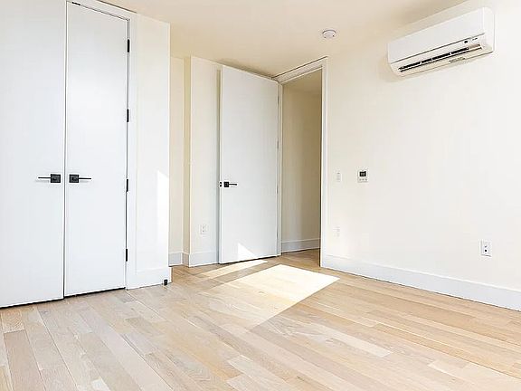 3rd image of 260 Gold St APT 1104