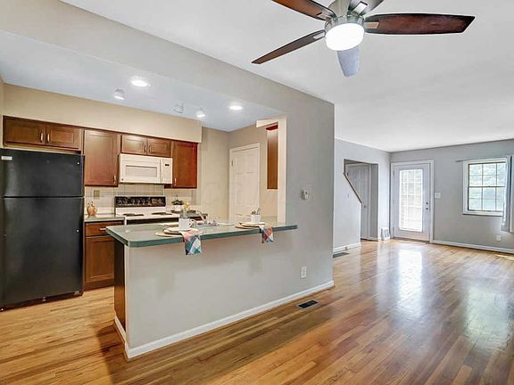 4th image of 364 Parkview Dr