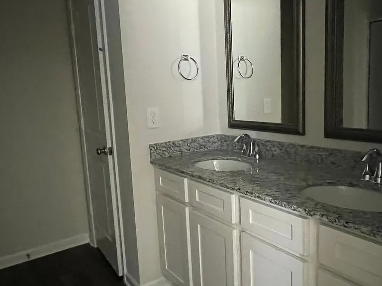 315 S Lake Ct — Photo 11