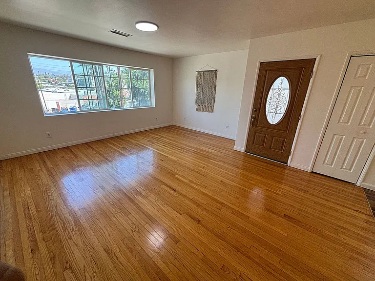 4040 Toland Way — Photo 9